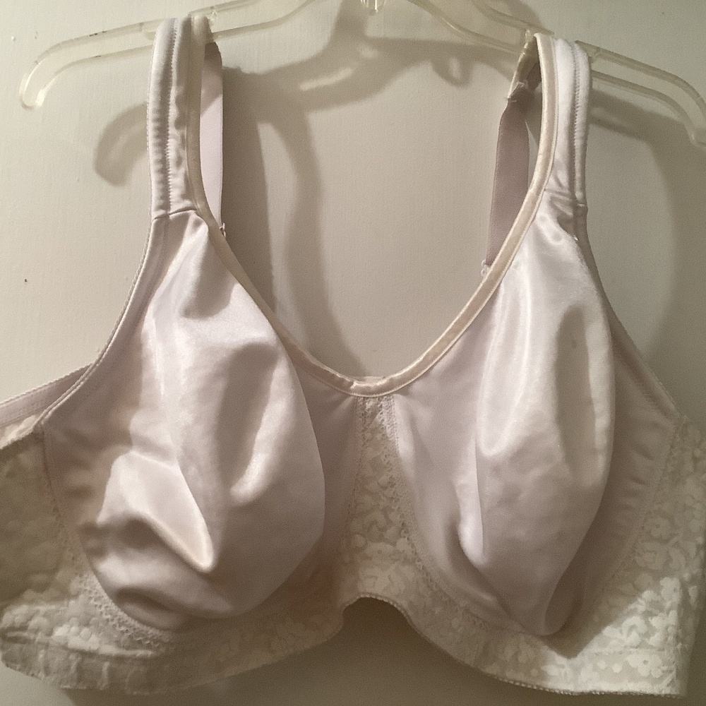 Plus size 52B 4 back hooks white bra